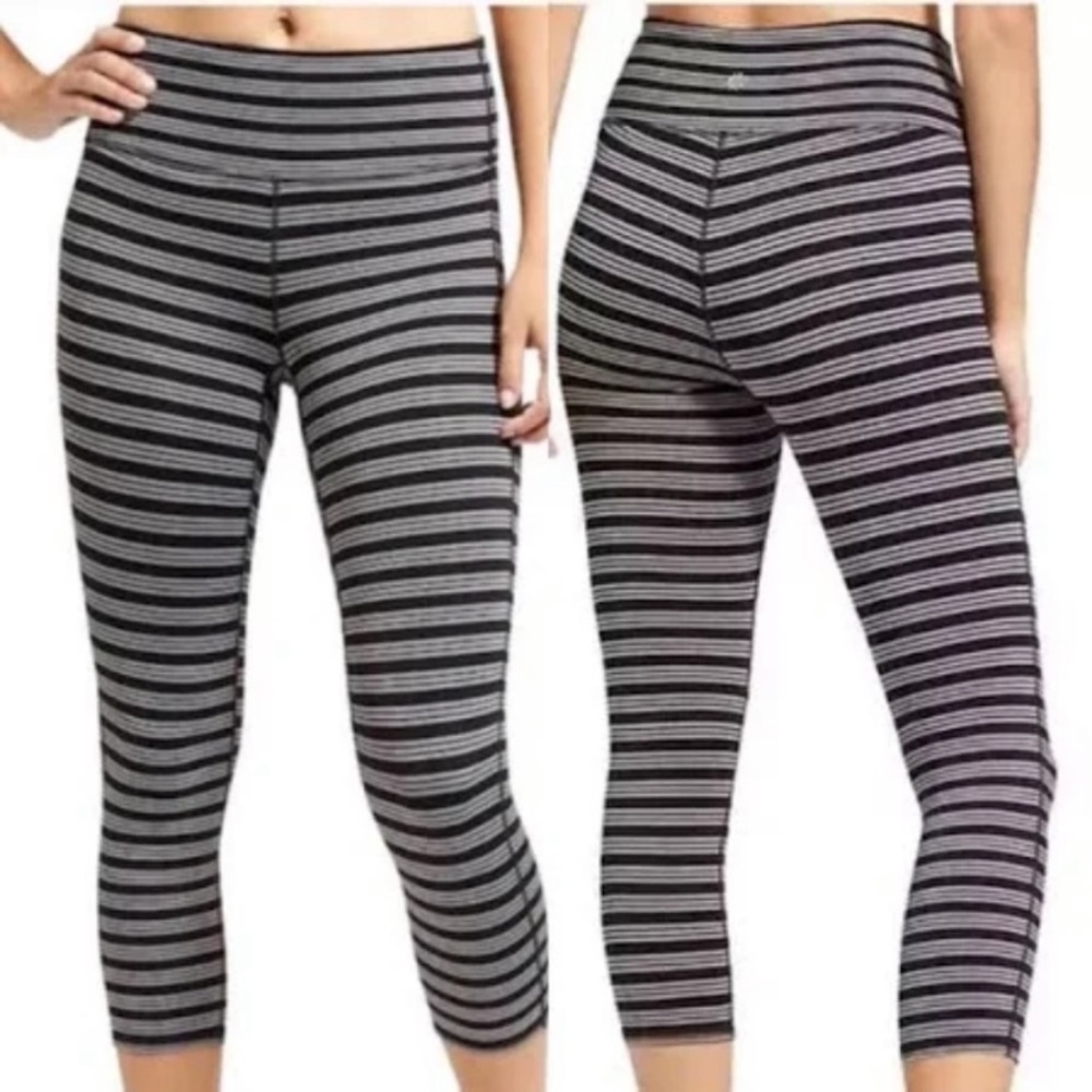 Athleta Chaturanga Capri Leggings